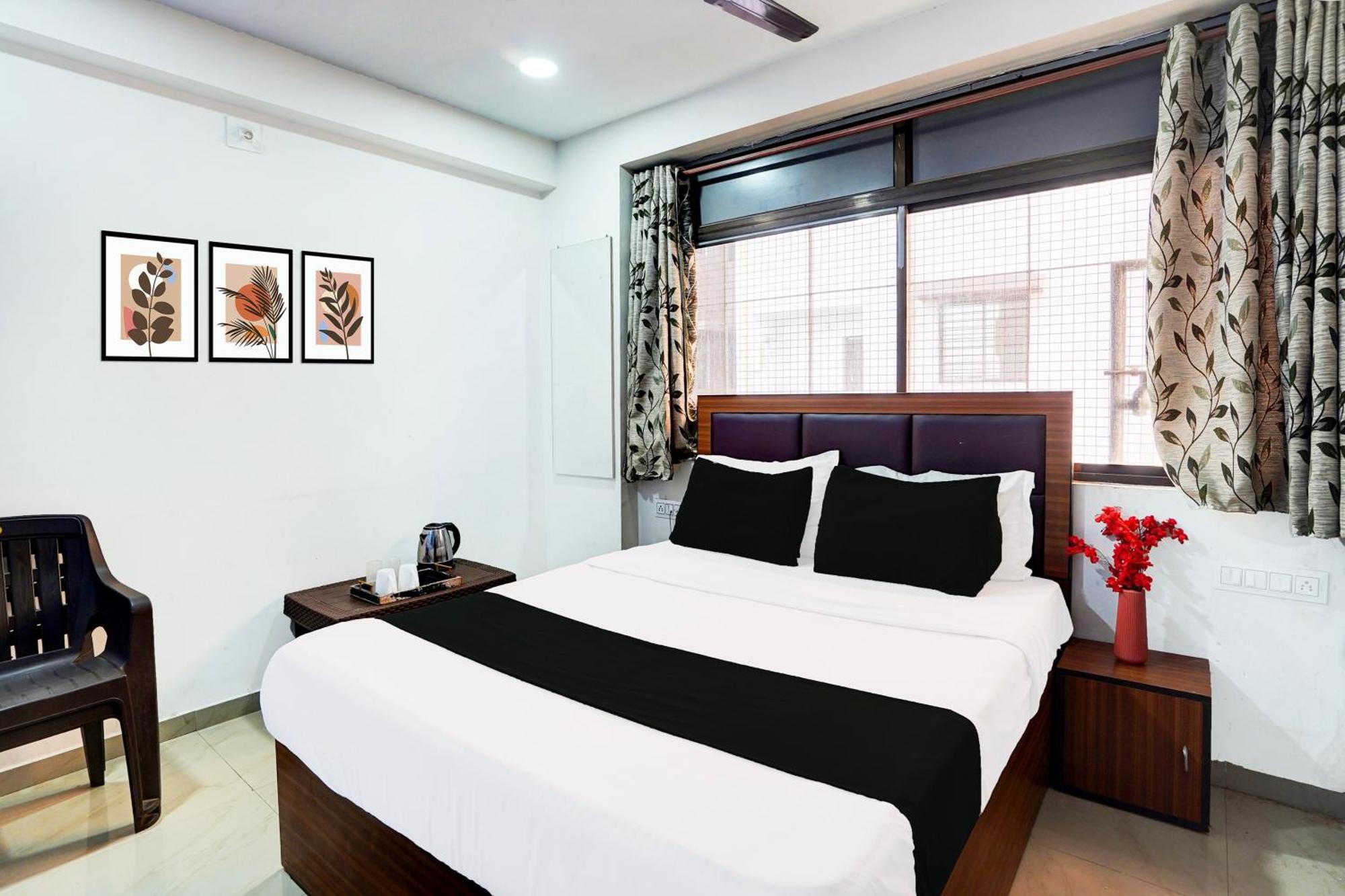 Super Hotel O Geeta Mandir Formerly Hotel Green Park Ahmadabad Zewnętrze zdjęcie
