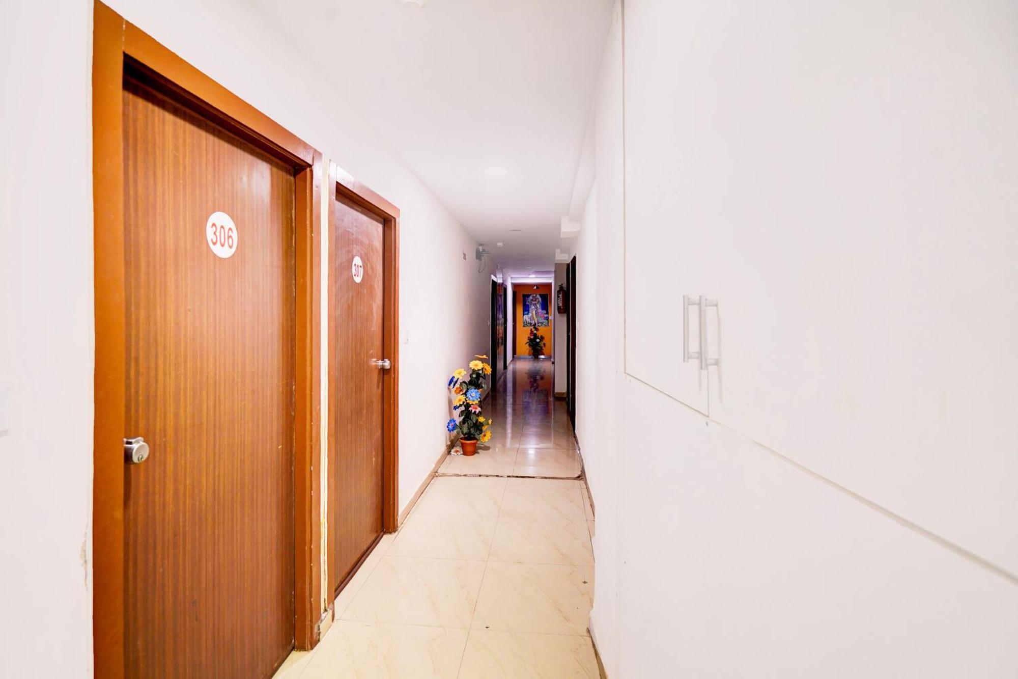 Super Hotel O Geeta Mandir Formerly Hotel Green Park Ahmadabad Zewnętrze zdjęcie