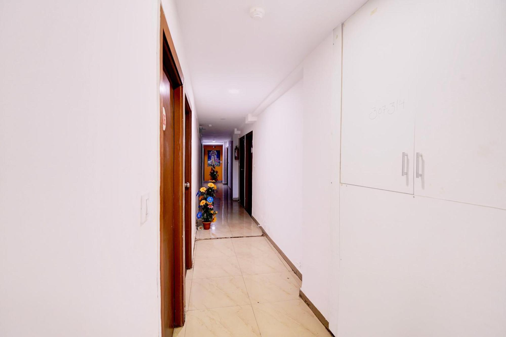 Super Hotel O Geeta Mandir Formerly Hotel Green Park Ahmadabad Zewnętrze zdjęcie