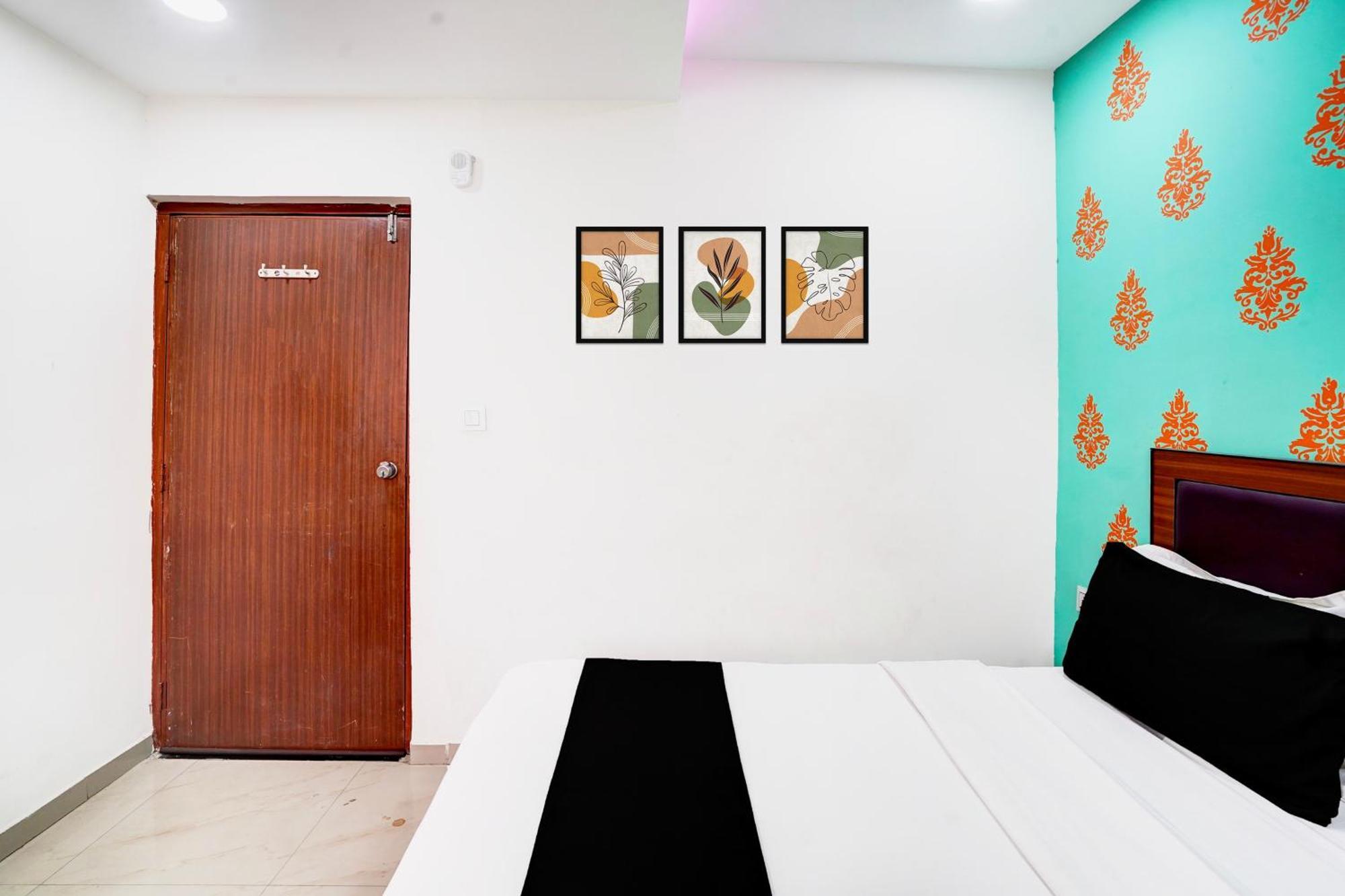 Super Hotel O Geeta Mandir Formerly Hotel Green Park Ahmadabad Zewnętrze zdjęcie