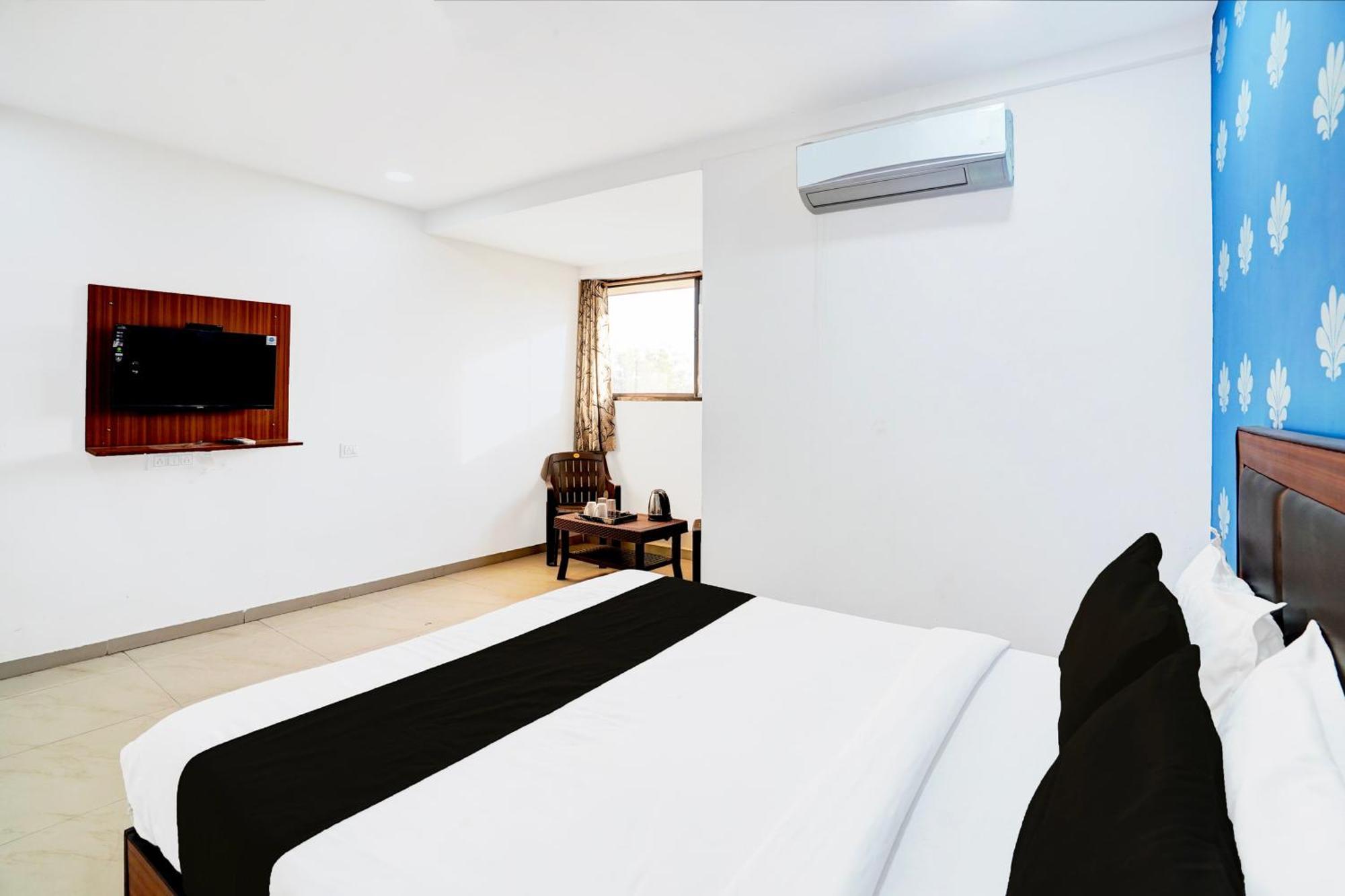 Super Hotel O Geeta Mandir Formerly Hotel Green Park Ahmadabad Zewnętrze zdjęcie