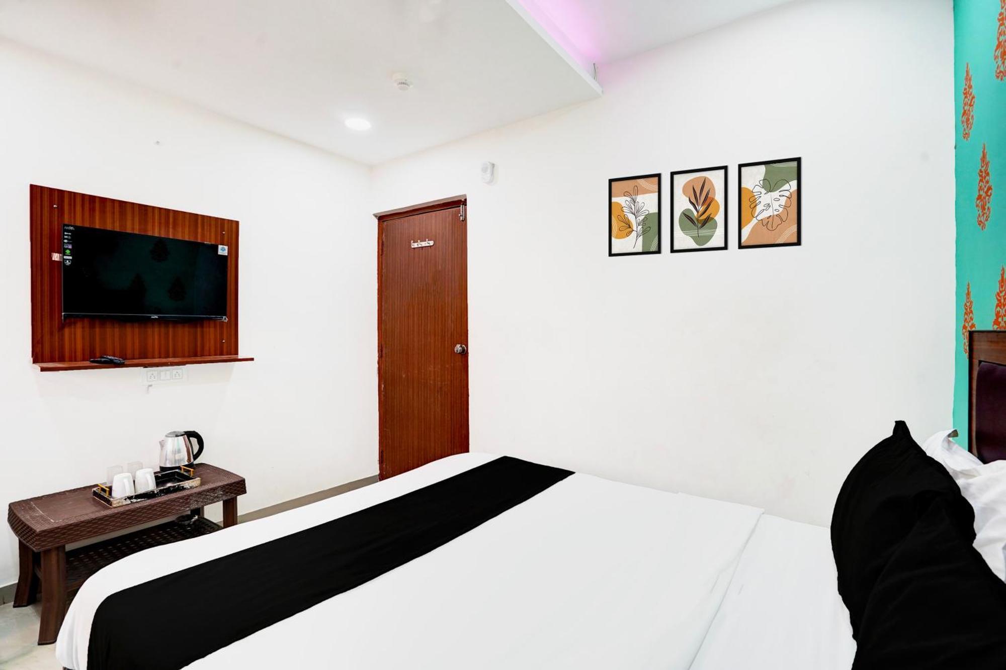 Super Hotel O Geeta Mandir Formerly Hotel Green Park Ahmadabad Zewnętrze zdjęcie