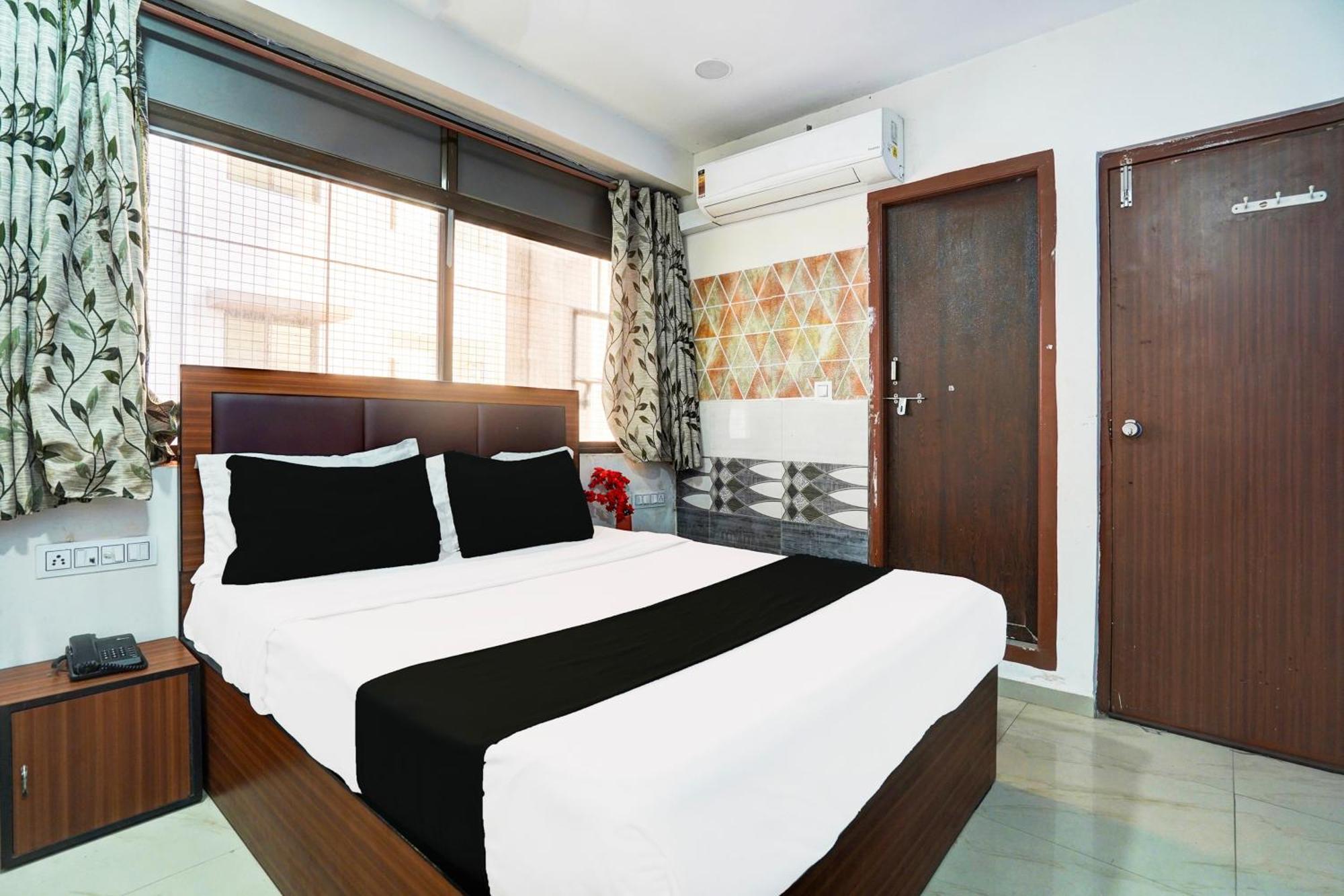 Super Hotel O Geeta Mandir Formerly Hotel Green Park Ahmadabad Zewnętrze zdjęcie