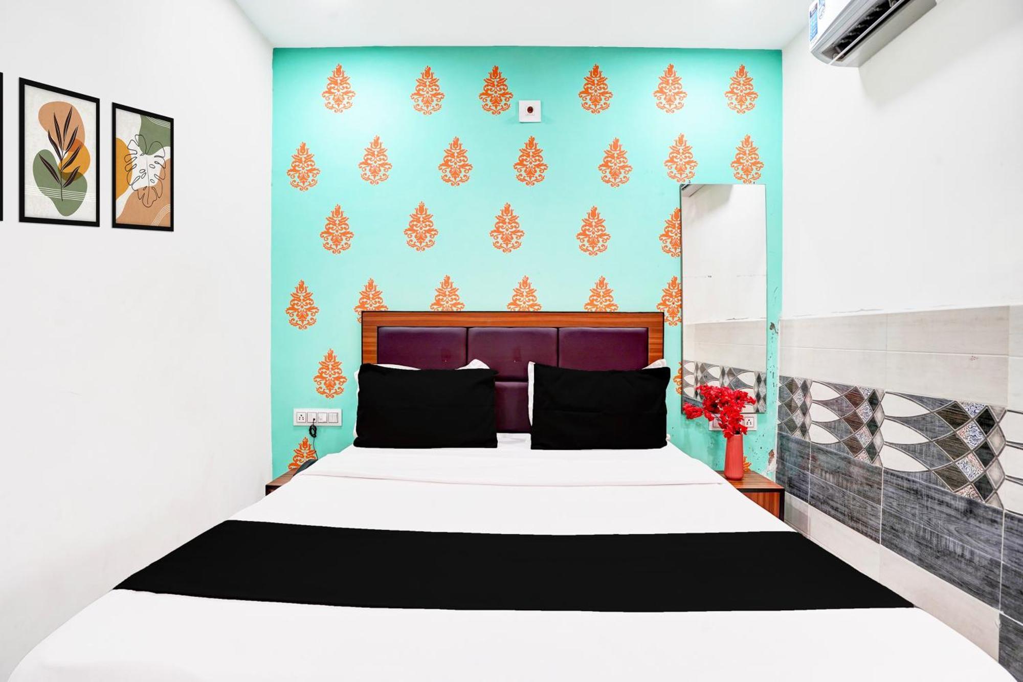 Super Hotel O Geeta Mandir Formerly Hotel Green Park Ahmadabad Zewnętrze zdjęcie